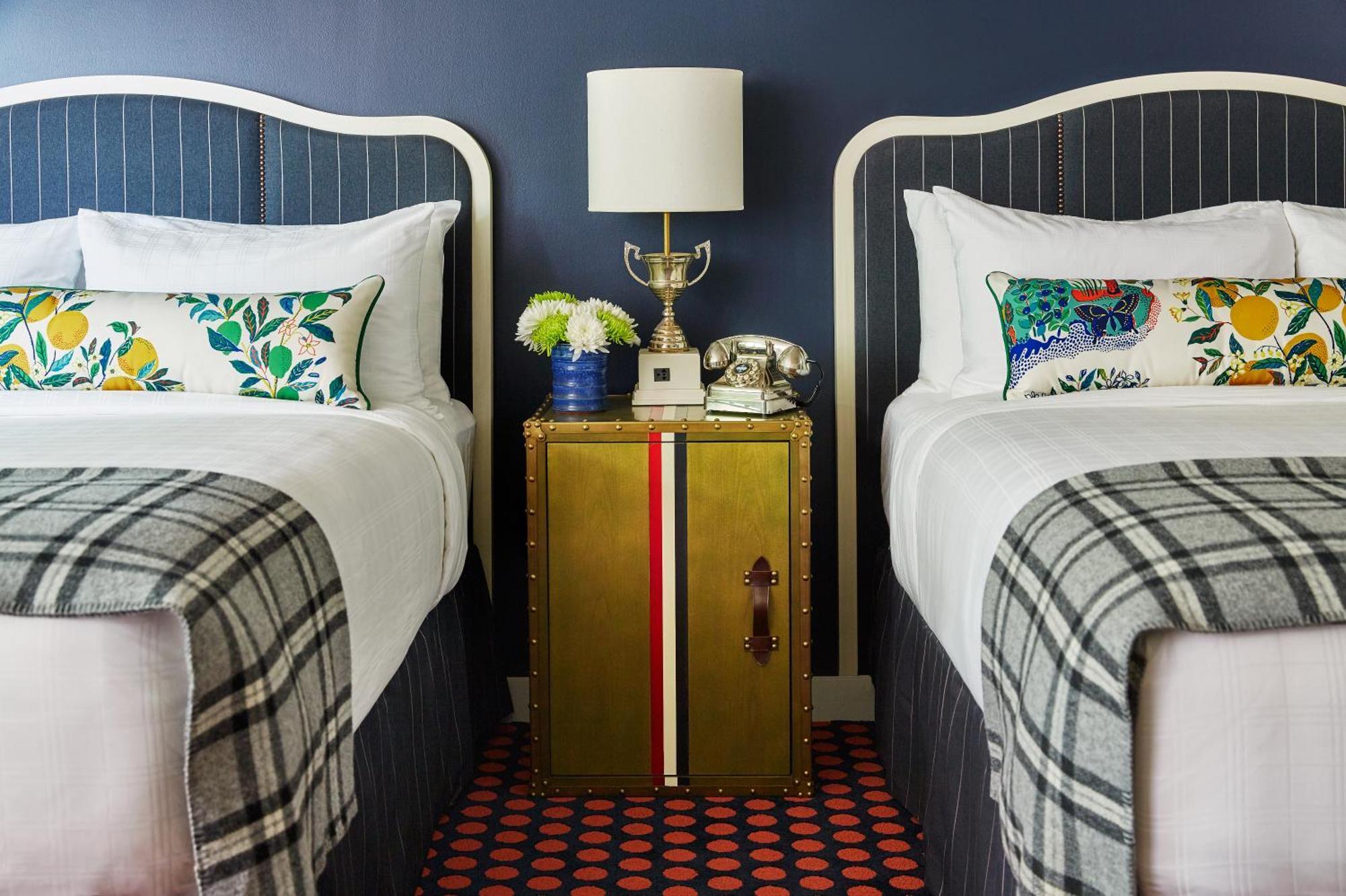 Graduate Queen Room with Two Queen Beds,687526863:JPEG